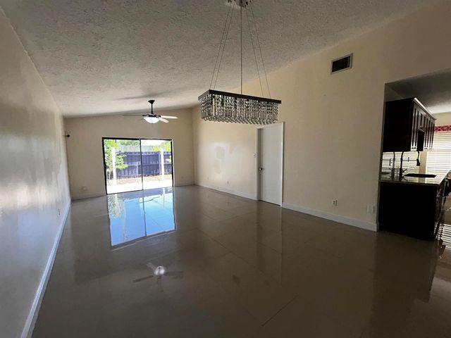 5402 Bonky Court 102b, West Palm Beach, FL 33415