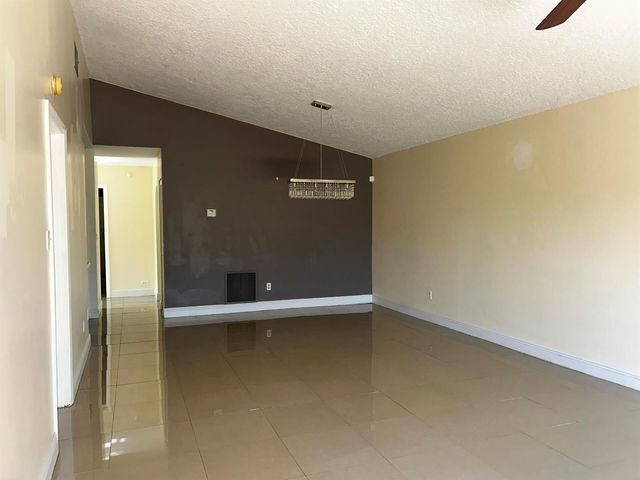 5402 Bonky Court 102b, West Palm Beach, FL 33415