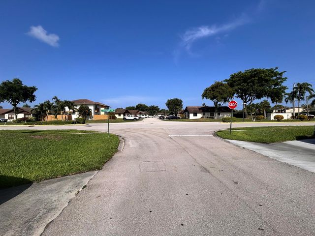 5402 Bonky Court 102b, West Palm Beach, FL 33415