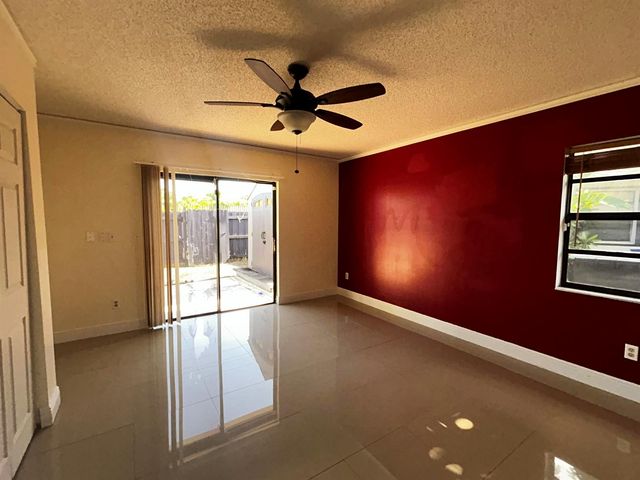 5402 Bonky Court 102b, West Palm Beach, FL 33415