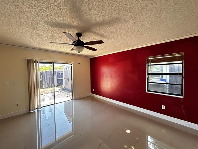 5402 Bonky Court 102b, West Palm Beach, FL 33415