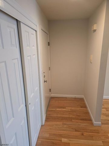 28 Sunrise Dr, Long Hill Twp., NJ 07933