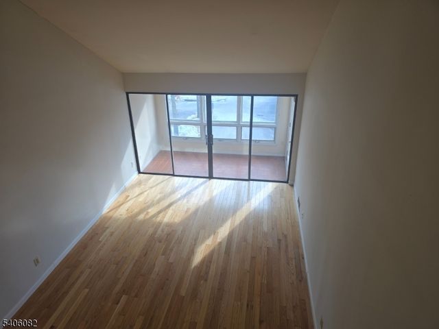 28 Sunrise Dr, Long Hill Twp., NJ 07933