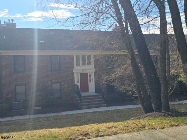 28 Sunrise Dr, Long Hill Twp., NJ 07933