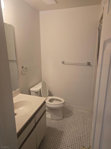 28 Sunrise Dr, Long Hill Twp., NJ 07933