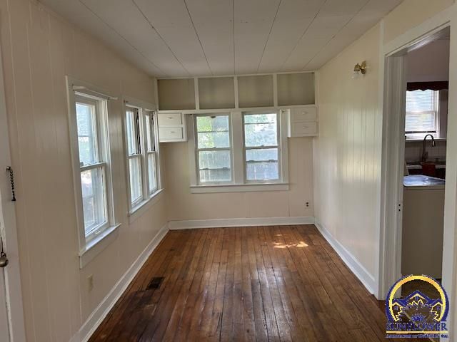 208 SW MacVicar AVE, Topeka, KS 66606