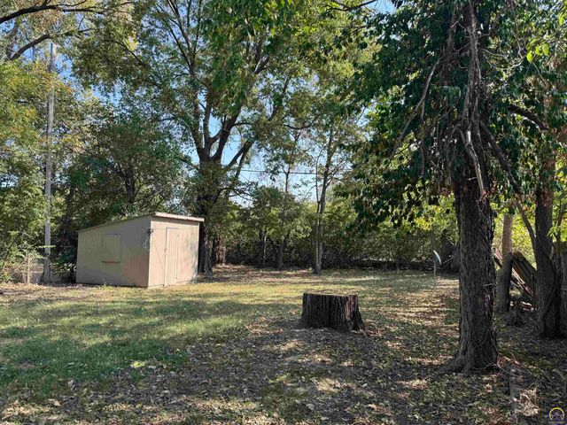 208 SW MacVicar AVE, Topeka, KS 66606