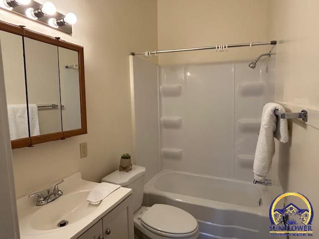 208 SW MacVicar AVE, Topeka, KS 66606