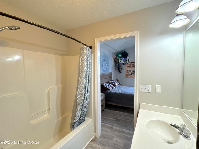 1011 Ray Wimsett Blvd, Bardstown, KY 40004