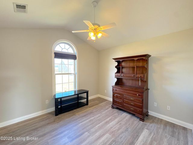 1011 Ray Wimsett Blvd, Bardstown, KY 40004