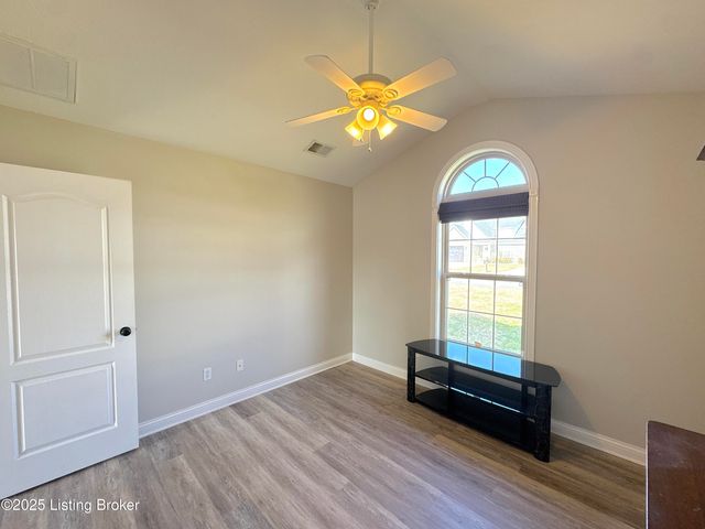 1011 Ray Wimsett Blvd, Bardstown, KY 40004