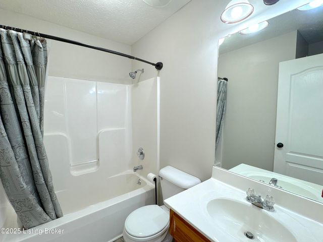 1011 Ray Wimsett Blvd, Bardstown, KY 40004