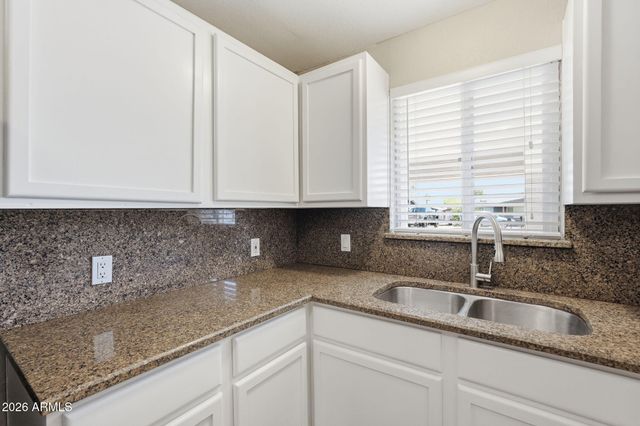 4138 E BLUEFIELD Avenue, Phoenix, AZ 85032