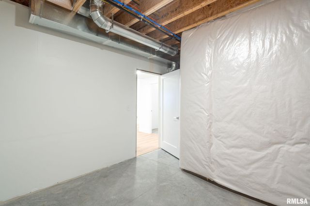 6574 Pelican Street, Bettendorf, IA 52722