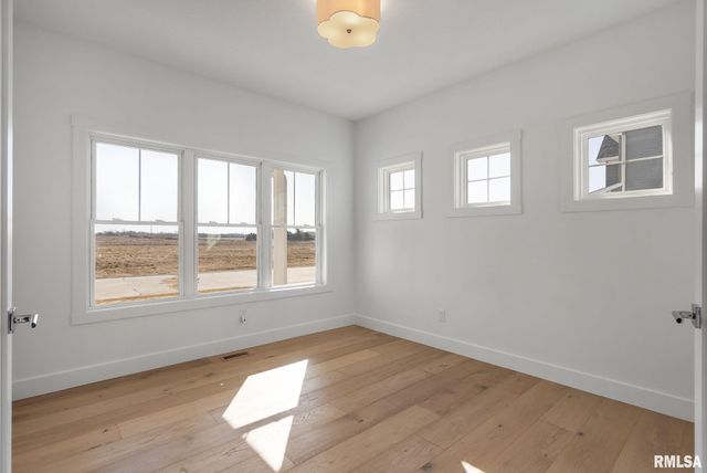 6574 Pelican Street, Bettendorf, IA 52722