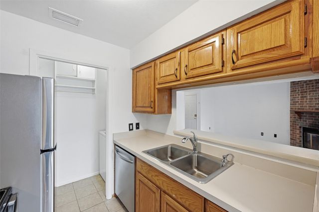 1104 Riverchase Lane 203, Arlington, TX 76011