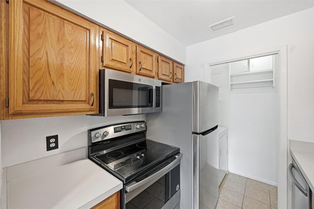 1104 Riverchase Lane 203, Arlington, TX 76011