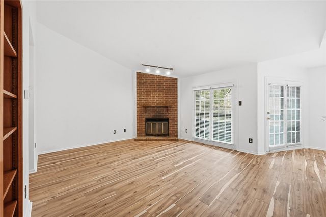 1104 Riverchase Lane 203, Arlington, TX 76011