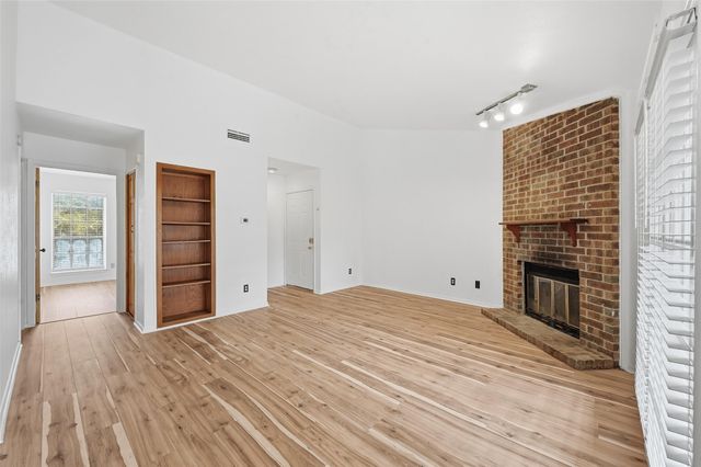 1104 Riverchase Lane 203, Arlington, TX 76011