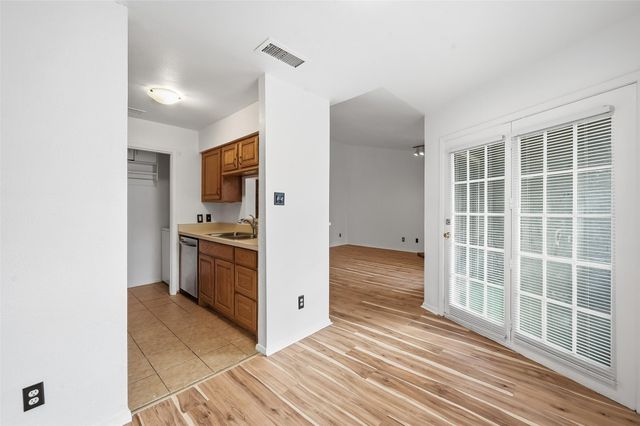 1104 Riverchase Lane 203, Arlington, TX 76011