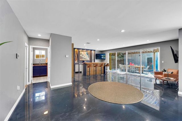 640 NE 17th Way, Fort Lauderdale, FL 33304