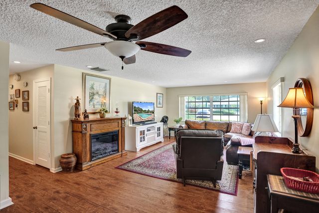 10127 41st Terrace S 211, Boynton Beach, FL 33436