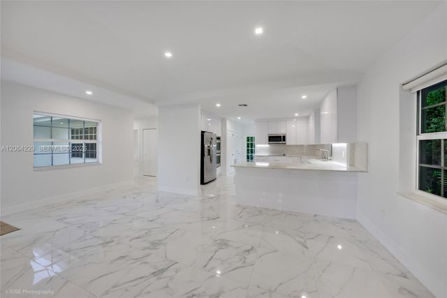 52 Camden Dr, Bal Harbour, FL 33154