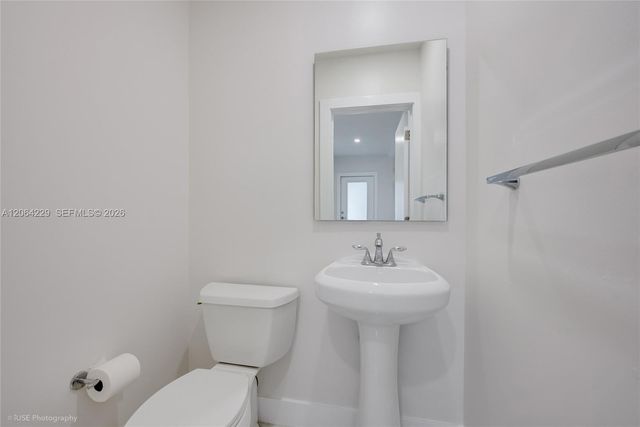 52 Camden Dr, Bal Harbour, FL 33154
