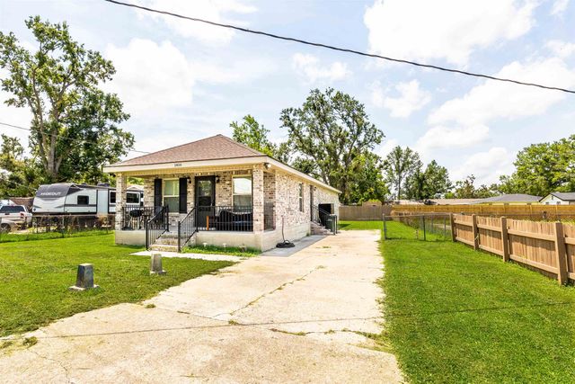 1406 Memory Ln, Houma, LA 70363