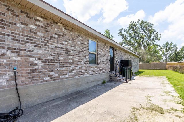 1406 Memory Ln, Houma, LA 70363