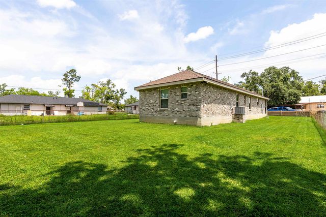 1406 Memory Ln, Houma, LA 70363