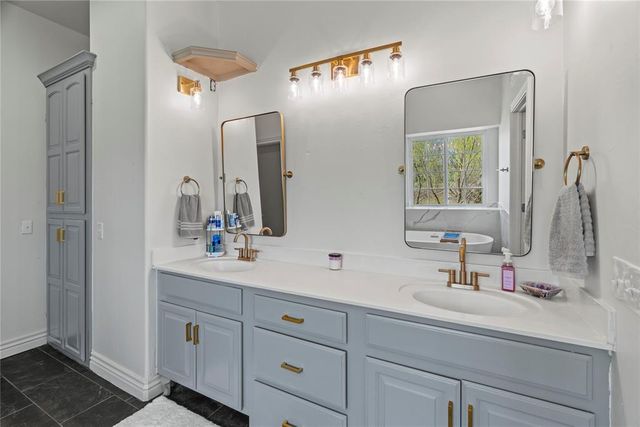 1217 N Manning Road, El Reno, OK 73036