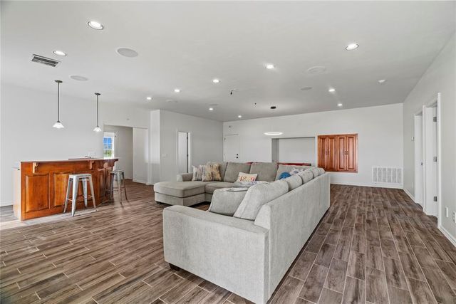 1217 N Manning Road, El Reno, OK 73036