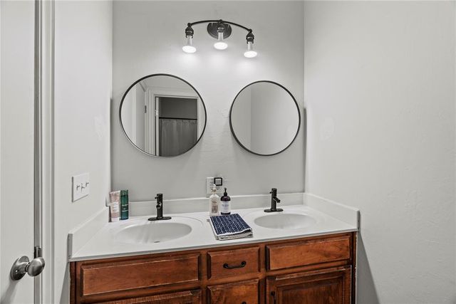 1217 N Manning Road, El Reno, OK 73036