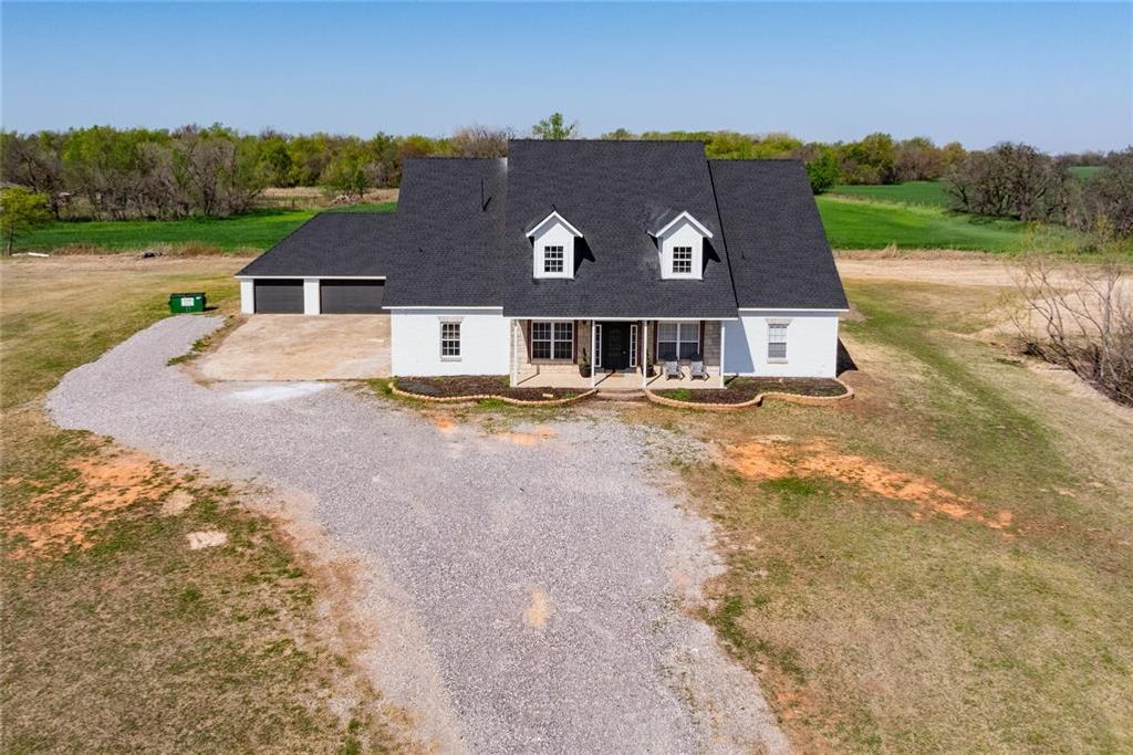 1217 N Manning Road, El Reno, OK 73036