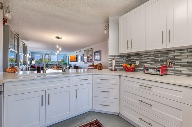 10111 NW 24th Pl 307, Sunrise, FL 33322