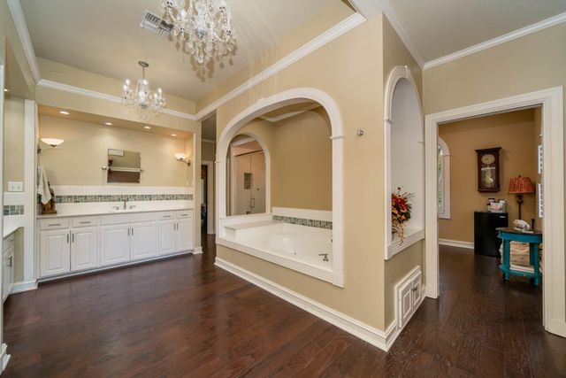 1305 Mockingbird Ln, Longview, TX 75601