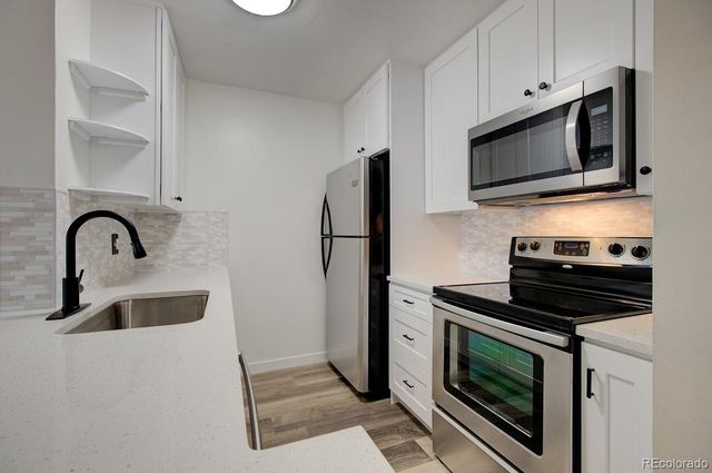 2231 S Vaughn Way 201B, Aurora, CO 80014