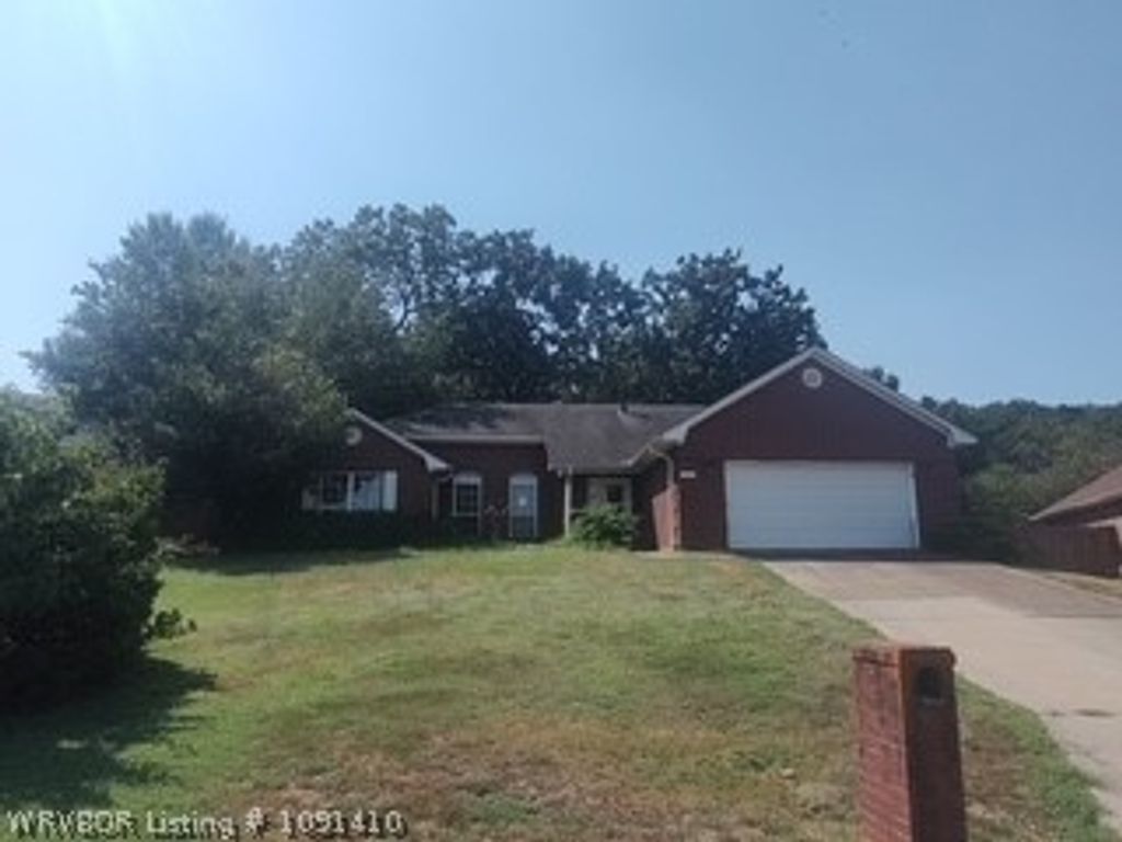3320 Kinross Drive, Fort Smith, AR 72908