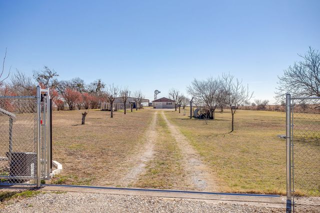 235 S Skyline Court, Cresson, TX 76035
