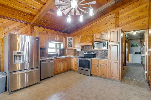 235 S Skyline Court, Cresson, TX 76035