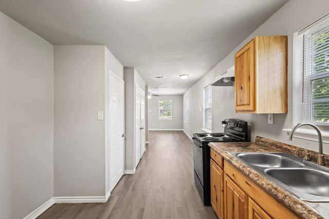 420 Nunnalee Avenue, Van Alstyne, TX 75495