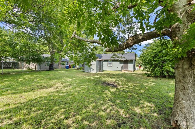 420 Nunnalee Avenue, Van Alstyne, TX 75495