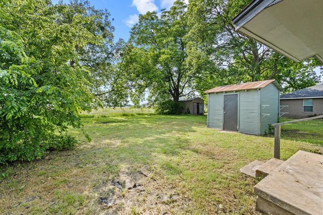 420 Nunnalee Avenue, Van Alstyne, TX 75495