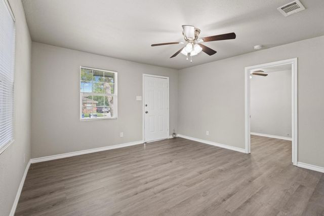 420 Nunnalee Avenue, Van Alstyne, TX 75495