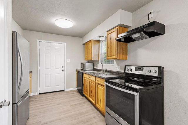 420 Nunnalee Avenue, Van Alstyne, TX 75495