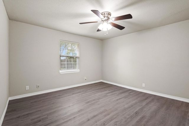 420 Nunnalee Avenue, Van Alstyne, TX 75495
