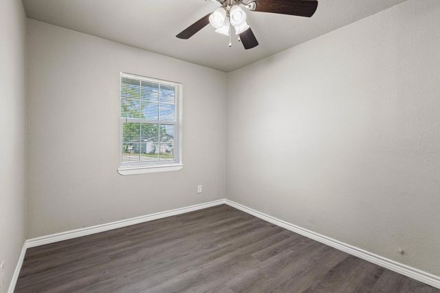 420 Nunnalee Avenue, Van Alstyne, TX 75495