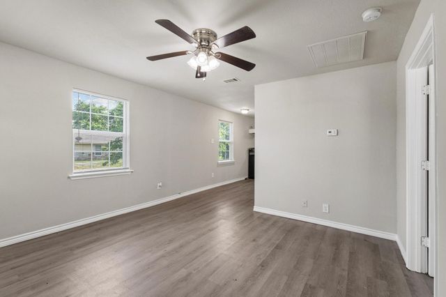 420 Nunnalee Avenue, Van Alstyne, TX 75495