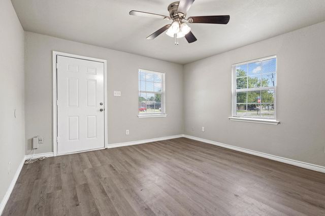 420 Nunnalee Avenue, Van Alstyne, TX 75495